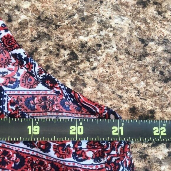 Vintage-Inspired Mileage Sleeveless Red & Blue Patterned Blouse With Keyhole Det - Picture 9 of 15